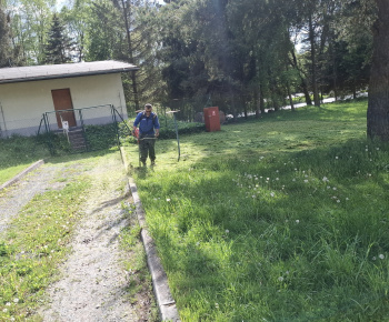 Aktuality / Kosenie trávy - úprava verejných priestranstiev - foto