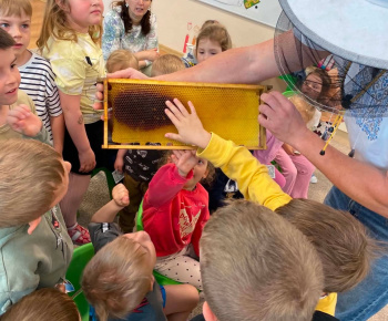 Aktuality / Svetový deň včiel oslávili aj deti v našej materskej škole - foto