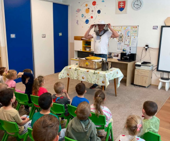 Aktuality / Svetový deň včiel oslávili aj deti v našej materskej škole - foto