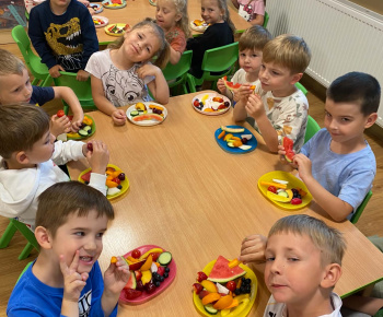 Aktuality / Ochutnávka ovocia v našej materskej škole v rámci programu školské ovocie - foto