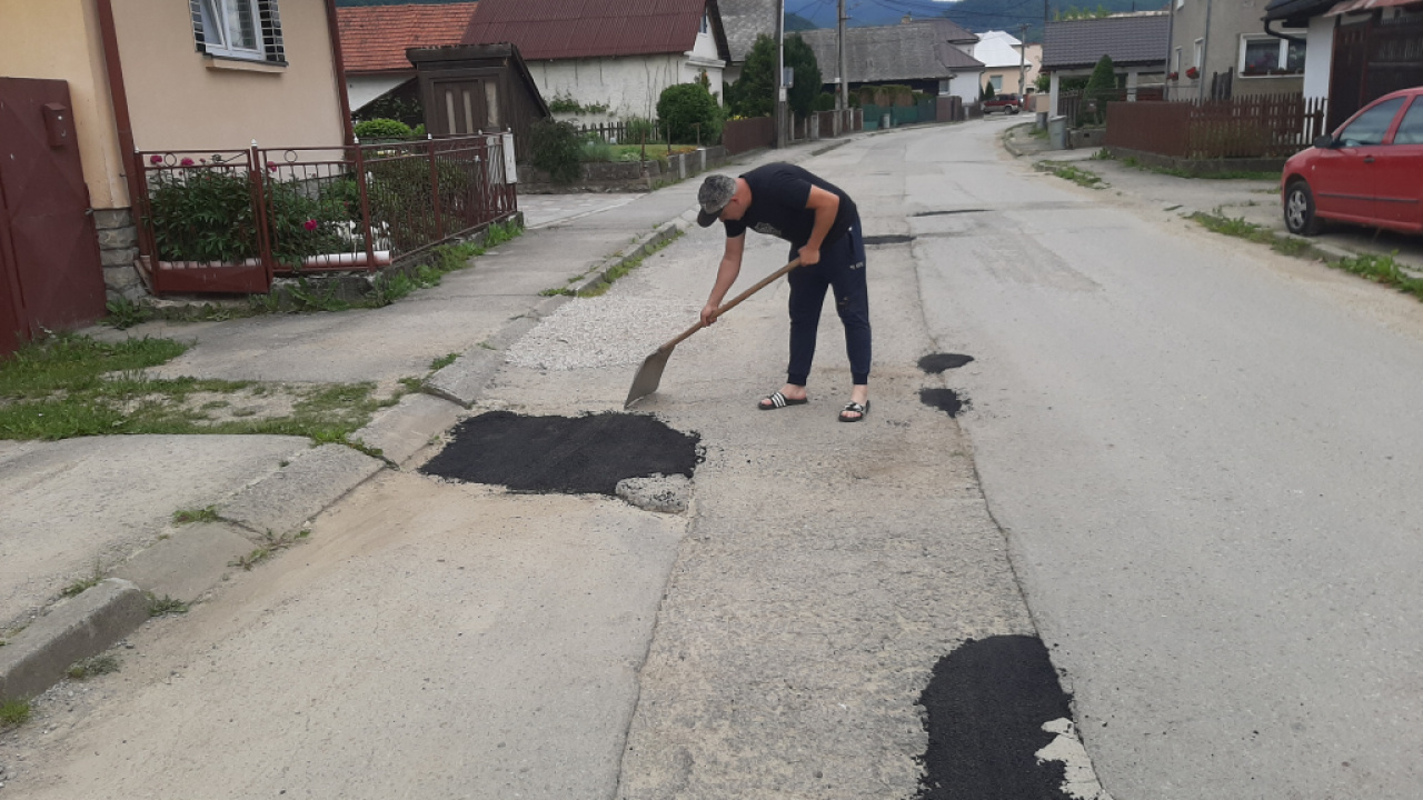 Fotky-Hostovice pietna spomienka na obete 1. sv. vojny
