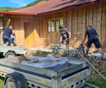 Chodník pri kultúrno-spoločenskom stánku je dokončený