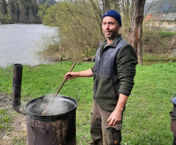 Foto - stavanie mája v obci