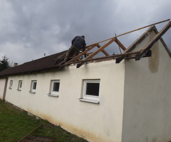 Rekonštrukcia strechy šatní na futbalovom ihrisku