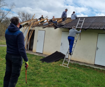 Rekonštrukcia strechy šatní na futbalovom ihrisku