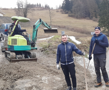 Foto: Brigáda na úprave  cesty v časti  Hore Pucovým 25.2.2023