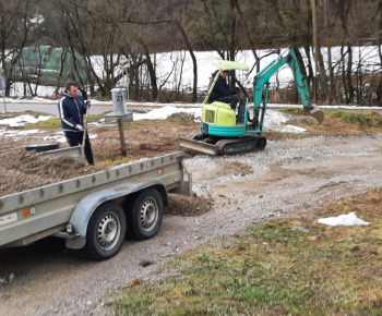 Foto: Brigáda na úprave  cesty v časti  Hore Pucovým 25.2.2023