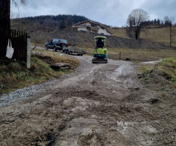 Foto: Brigáda na úprave  cesty v časti  Hore Pucovým 25.2.2023