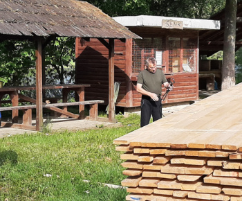 Oprava striech na altánkoch v parku