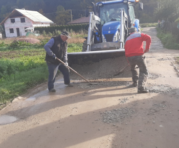 Aj dnes sme upravovali štrkové cesty k IBV