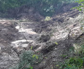 Nebezpečný zosuv pôdy pri Pucovskom potoku zabezpečený 23.9.22