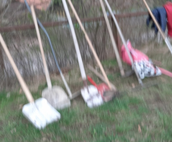 Brigáda miestneho spolku SČK na prístupovej ceste k cintorínu 28