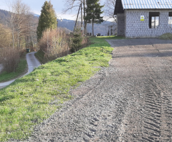 Brigáda miestneho spolku SČK na prístupovej ceste k cintorínu 28
