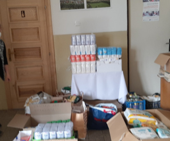 Zbierka trvanlivých potravín a hygienických potrieb pre Ukrajinu