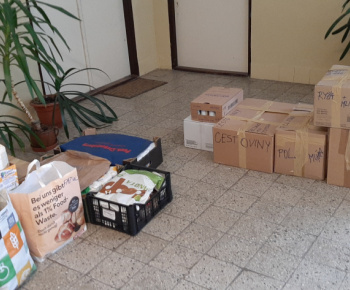 Zbierka trvanlivých potravín a hygienických potrieb pre Ukrajinu