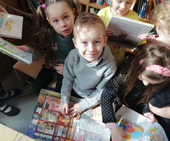 Deti z materskej školy Zvedavá Lienka si pripomenuli mesiac knih