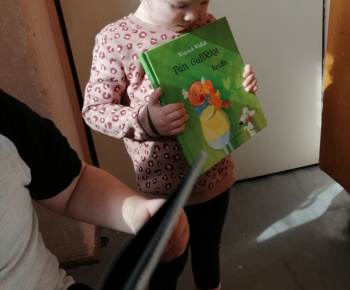 Deti z materskej školy Zvedavá Lienka si pripomenuli mesiac knih