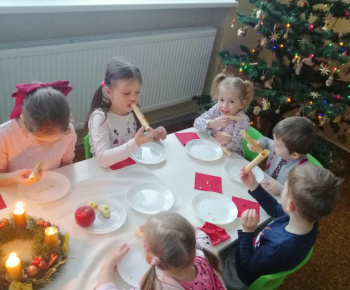 Deti z našej materskej školy už mali štedrú večeru - 17.12.2021