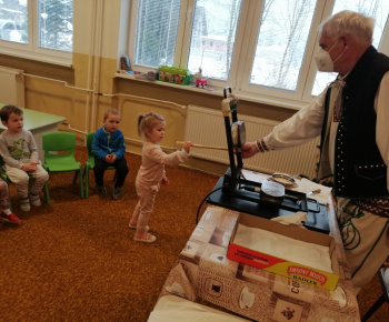 Pečenie vianočných oblátok v Materskej škole Zvedavá Lienka