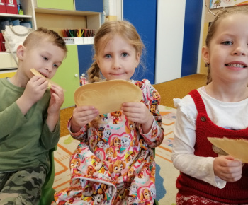 Pečenie vianočných oblátok v Materskej škole Zvedavá Lienka
