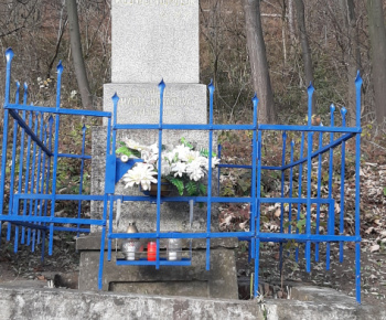 Kríž na starom cintoríne za vodou