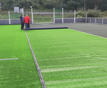 Výmena trávnika na umelom futbalovom miniihrisku