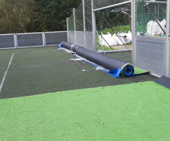 Výmena trávnika na umelom futbalovom miniihrisku