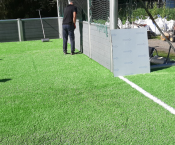 Výmena trávnika na umelom futbalovom miniihrisku