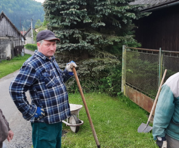 Foto - rekonštrukcia chodníka k železničnej stanici