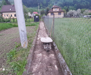 Foto - rekonštrukcia chodníka k železničnej stanici