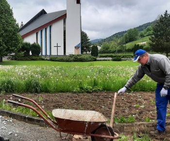 Foto - rekonštrukcia chodníka k železničnej stanici