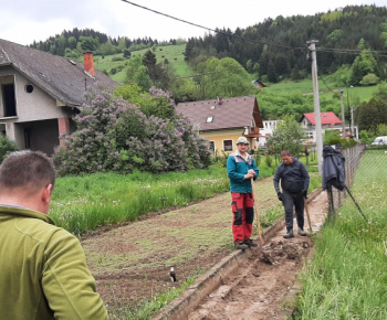 Foto - rekonštrukcia chodníka k železničnej stanici