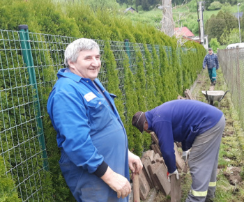 Foto - rekonštrukcia chodníka k železničnej stanici