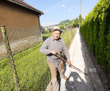 Foto - rekonštrukcia chodníka k železničnej stanici