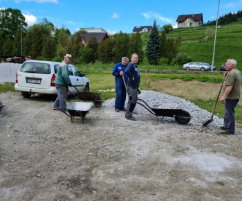 Foto - rekonštrukcia chodníka k železničnej stanici