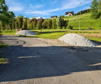 Foto - rekonštrukcia chodníka k železničnej stanici
