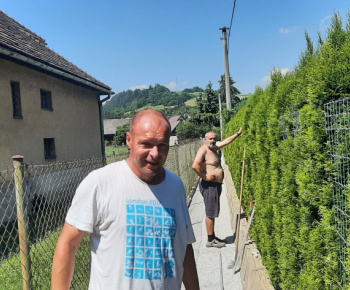Foto - rekonštrukcia chodníka k železničnej stanici
