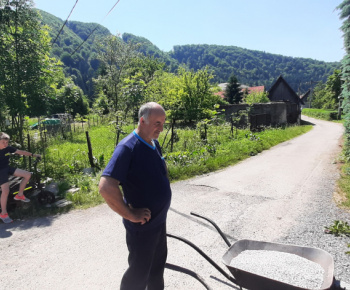 Foto - rekonštrukcia chodníka k železničnej stanici