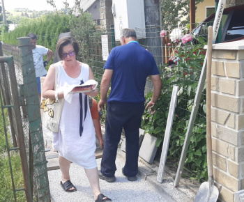 Foto - rekonštrukcia chodníka k železničnej stanici