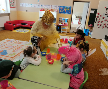 Deti v materskej škole mali karneval 12.02.2021