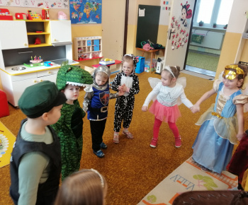 Deti v materskej škole mali karneval 12.02.2021