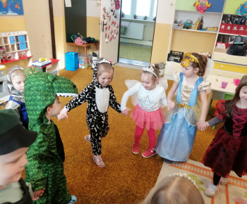 Deti v materskej škole mali karneval 12.02.2021