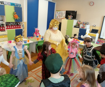 Deti v materskej škole mali karneval 12.02.2021