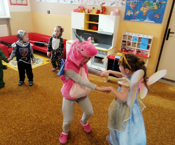 Deti v materskej škole mali karneval 12.02.2021