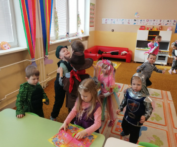 Deti v materskej škole mali karneval 12.02.2021