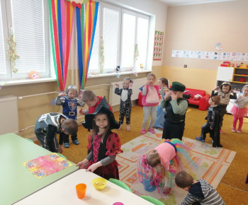 Deti v materskej škole mali karneval 12.02.2021