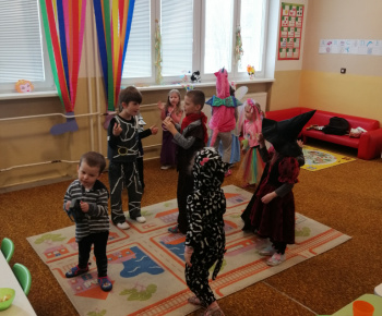 Deti v materskej škole mali karneval 12.02.2021