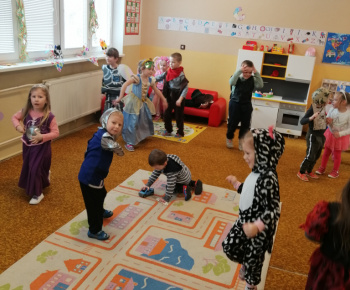 Deti v materskej škole mali karneval 12.02.2021