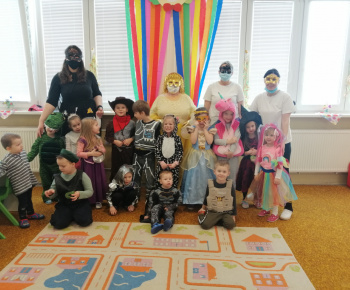 Deti v materskej škole mali karneval 12.02.2021