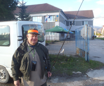 Herec Ivan Vojtek na rybačke v našej obci